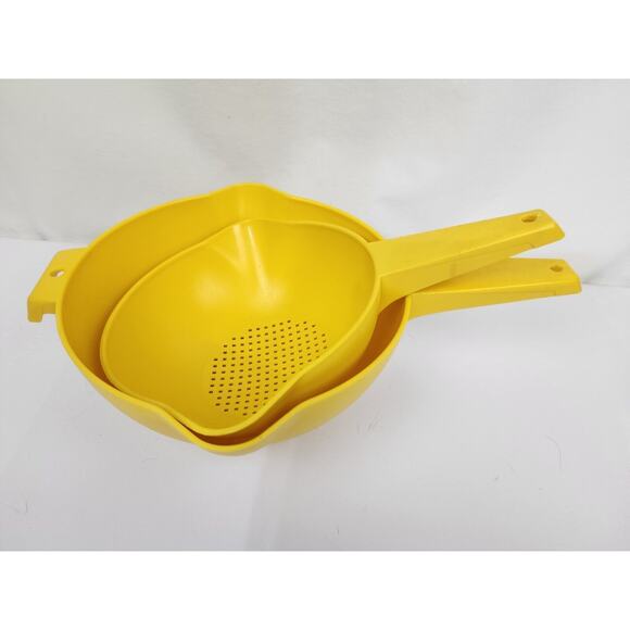 Vtg Tupperware Yellow Colander Strainer Set Of 2 #1200 - 1 Qt & #1523 - 2 Qt - Picture 2 of 3